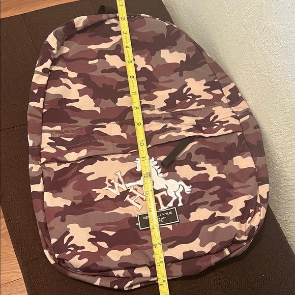 #1092+ Kendall & Kylie Camouflage Backpack - Picture 3 of 4
